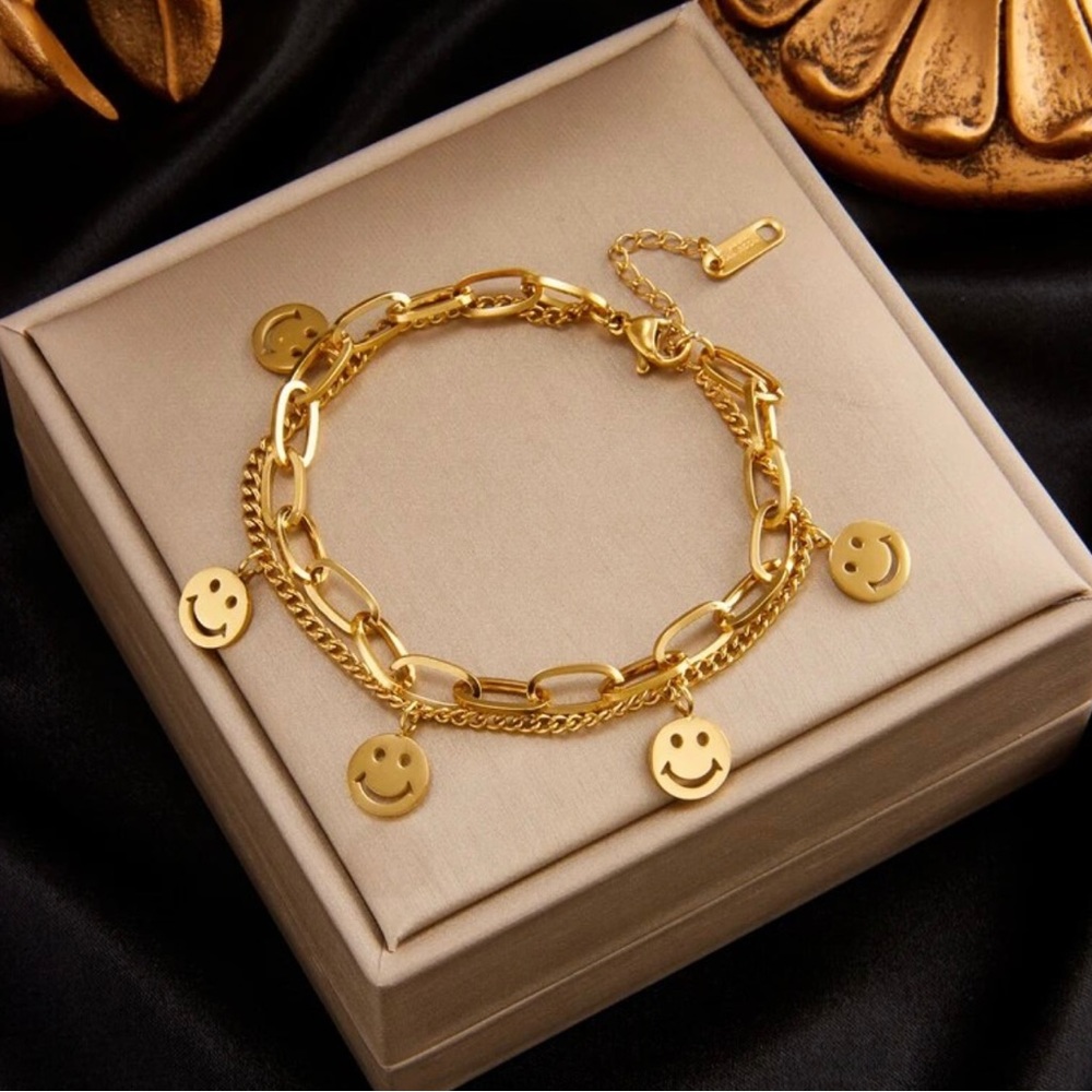 18K yellow Gold smile charm bracelet